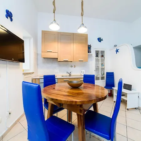 Holiday Home In Marina Grande By The Beach Apartment